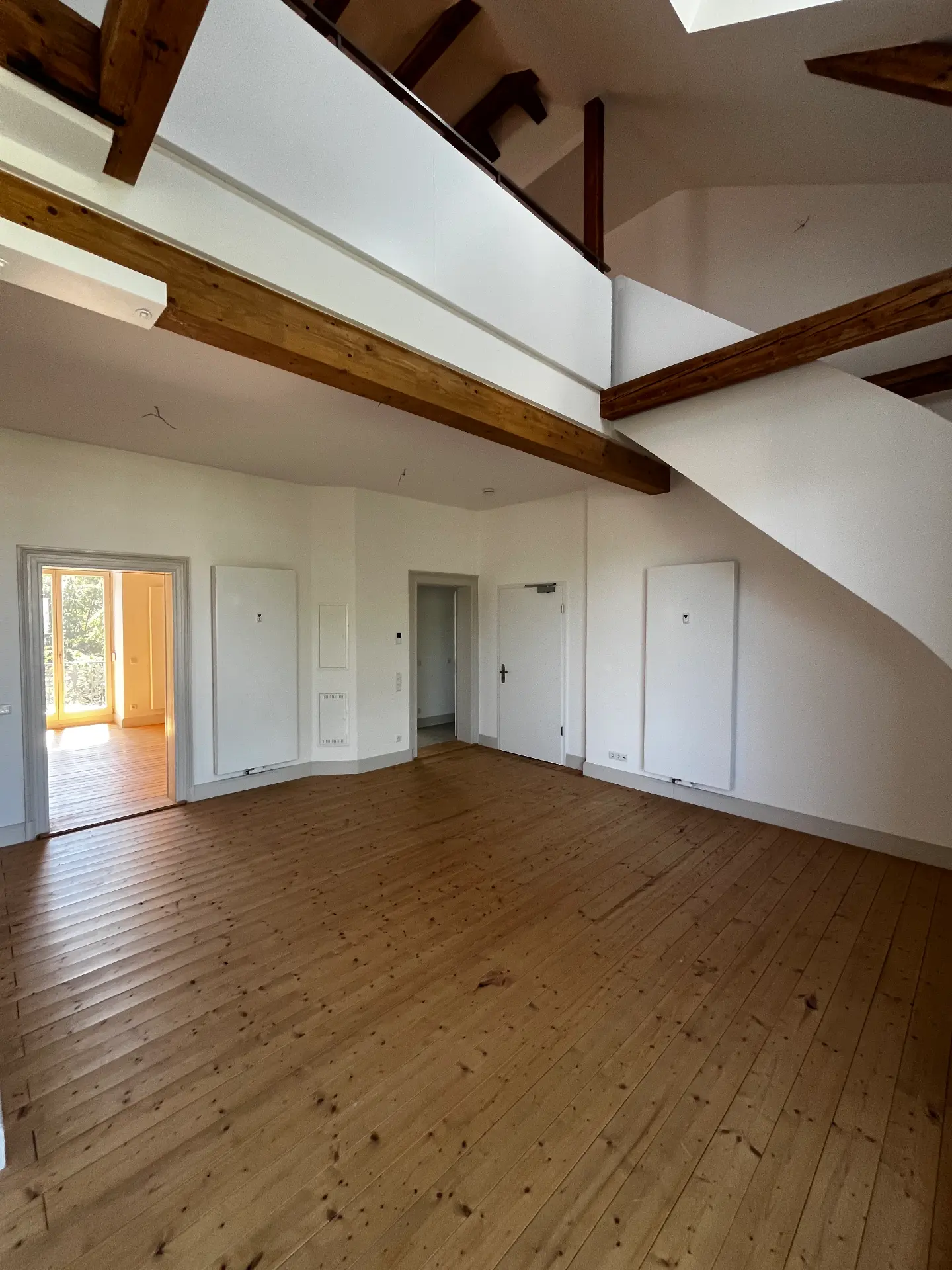 Renovated penthouse with balcony and roof terrace – thumbnail 3