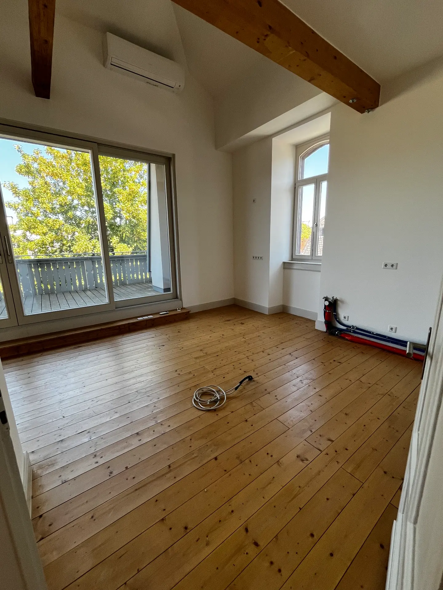 Renovated penthouse with balcony and roof terrace – thumbnail 5