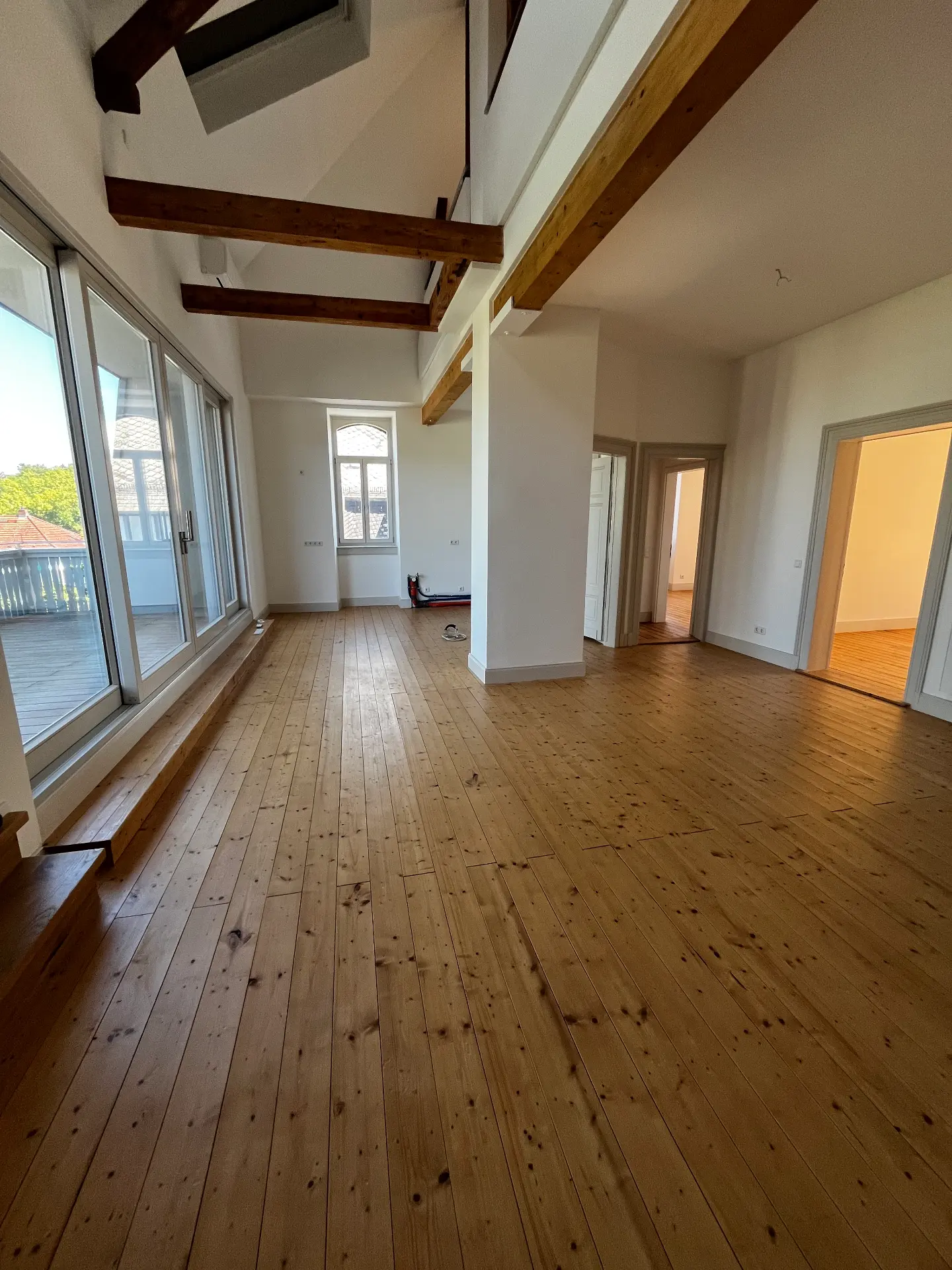Renovated penthouse with balcony and roof terrace – thumbnail 2